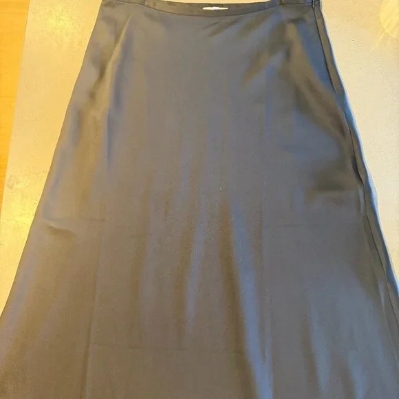 Like New - IRIS & INK Margot satin-crepe midi skirt - Picture 3 of 6